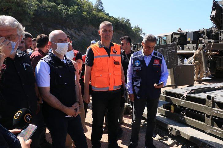 Ulaştırma ve Altyapı Bakanı Adil Karaismailoğlu Ayancık'ta kurulan seyyar köprüde incelemelerde bulundu: G2