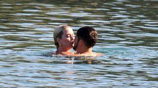 Orlando Bloom herkesin içinde çırılçıplak poz verdi