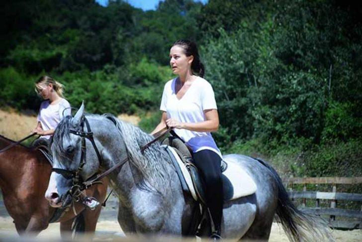 Fahriye Evcen'in 'Alp Arslan' setinden fotoğrafları ortaya çıktı G4