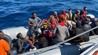 İzmir'de yakalandılar! Sahil Güvenlik Komutanlığı botları devreye girdi