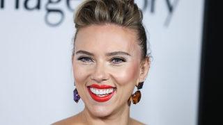 Colin Jost eşi Scarlett Johansson'ın hamilelik haberini doğruladı