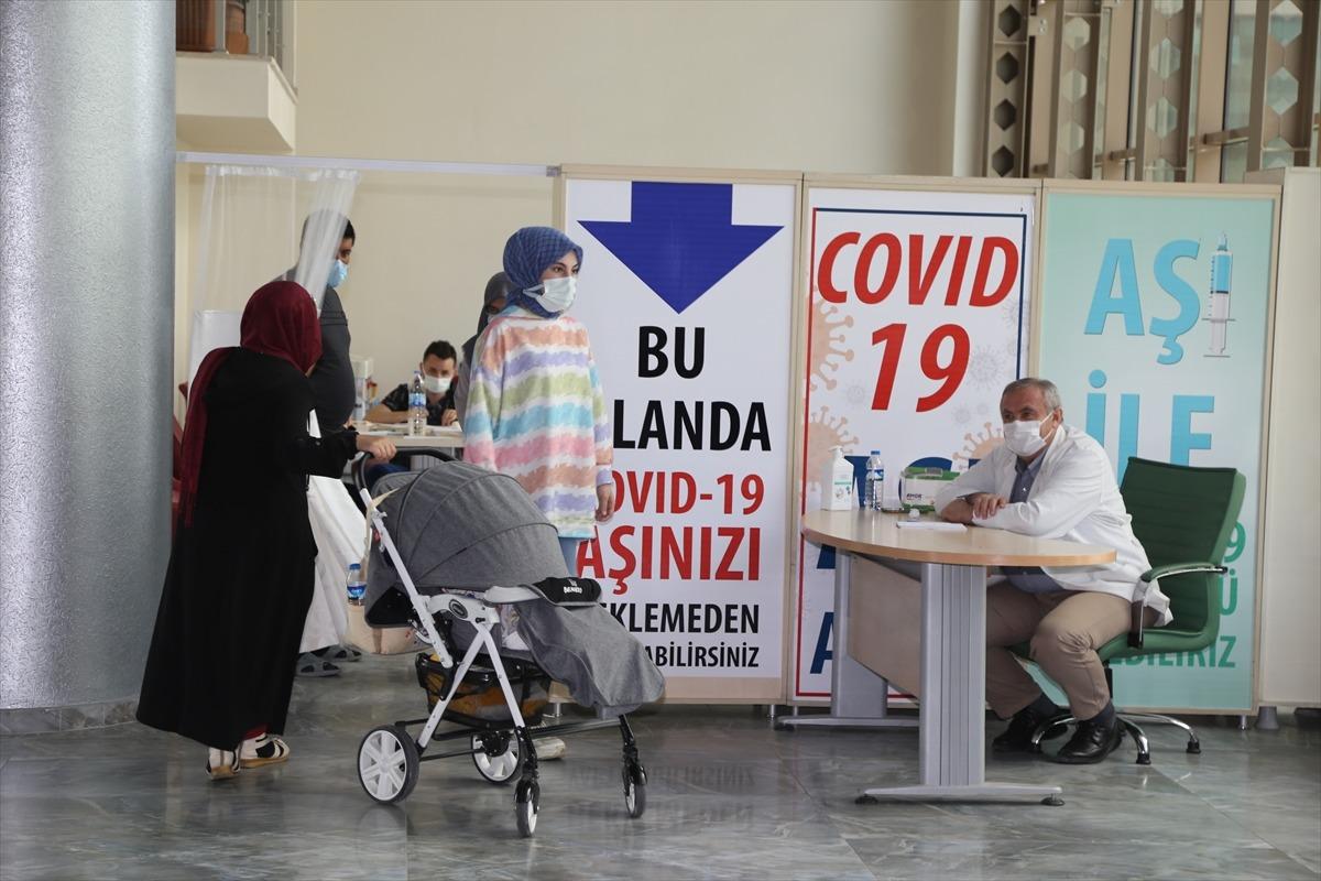 Erzurum'da Kovid-19'la m&uuml;cadelede aşılanma oranının arttırılması i&ccedil;in ekipler seferber oldu