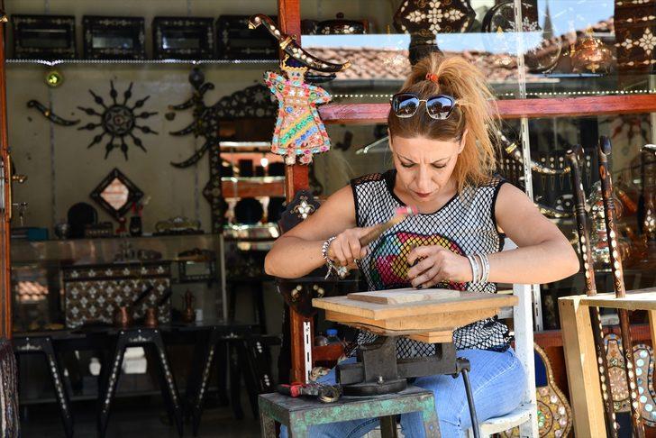 Gaziantep çarşısının tek kadın sedef ustası yurt dışına ürün gönderiyor G2