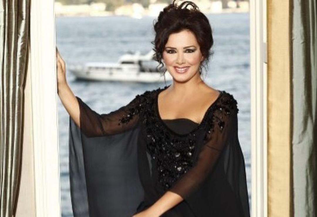 Bir d&ouml;neme damga vurmuştu! &Uuml;nl&uuml; sunucu Esra Ceyhan tanınmaz halde!