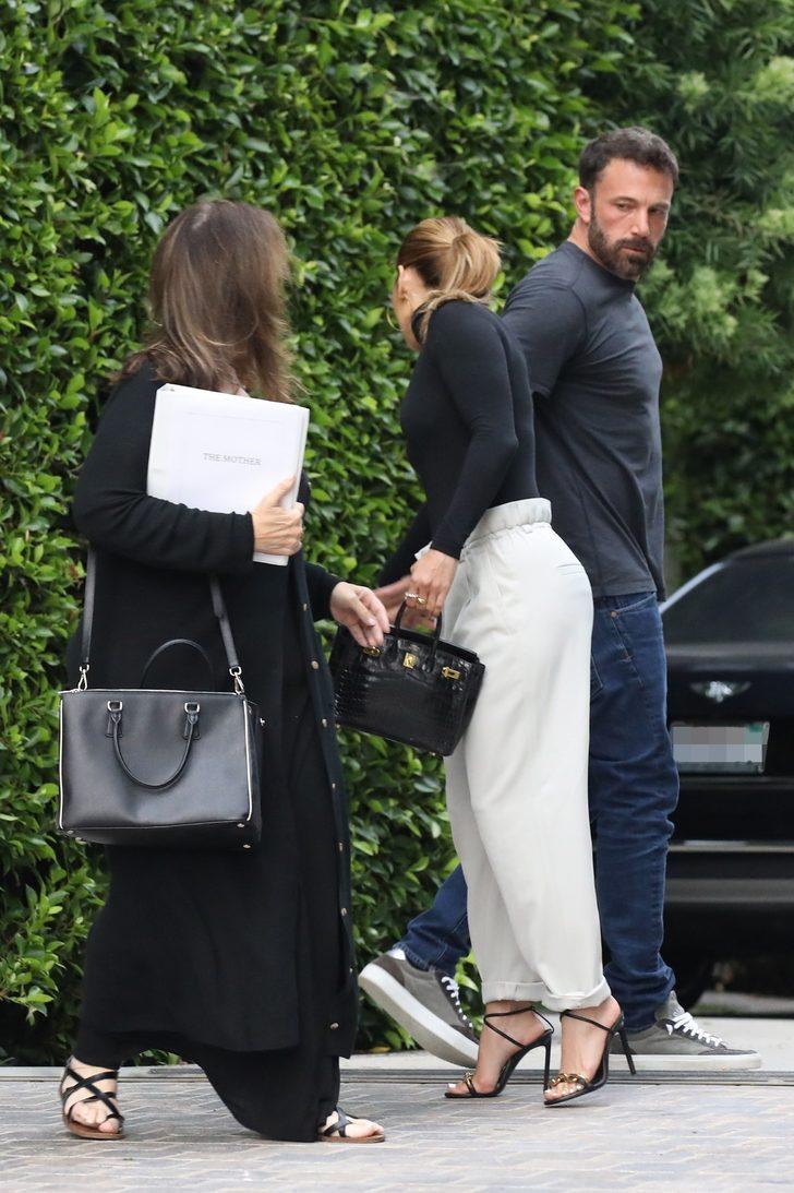 Jennifer Lopez ve Ben Affleck çiftinden aşk pozları G5