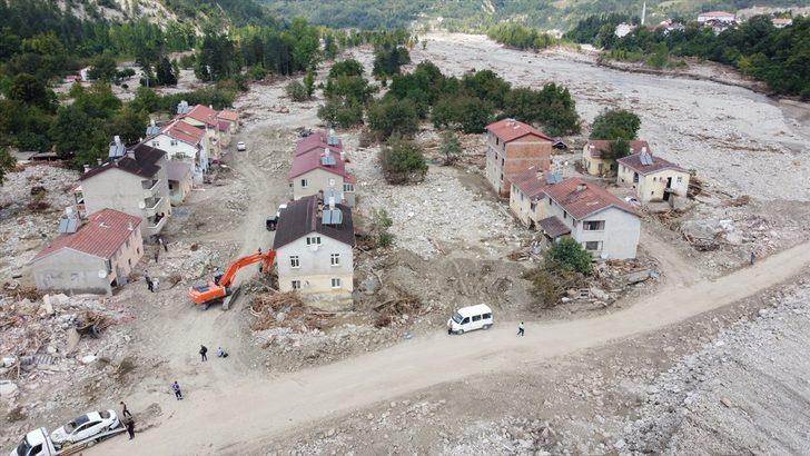 Sel felaketi nedeniyle 40 evin yıkıldığı Babaçay köyünde hasar gören 19 evin tahliyesine başlandı G4