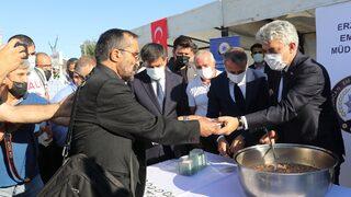 Doğu Anadolu'da muharrem ayı dolayısıyla vatandaşlara aşure dağıtıldı