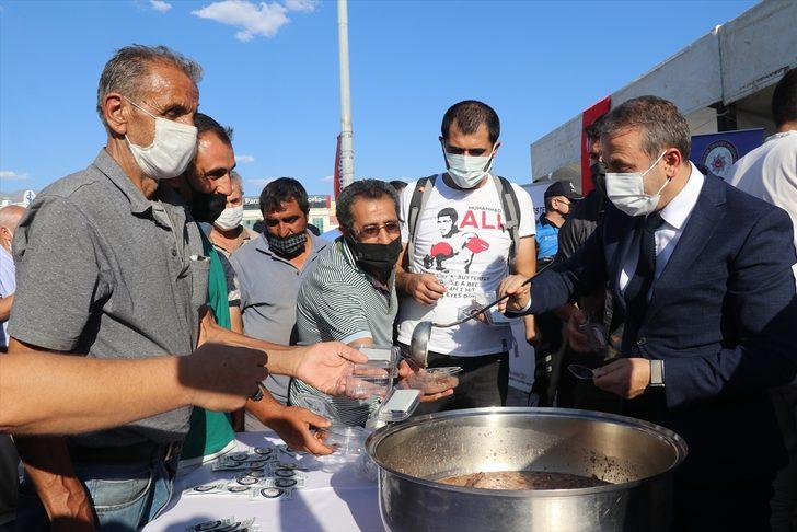 Doğu Anadolu'da muharrem ayı dolayısıyla vatandaşlara aşure dağıtıldı G2