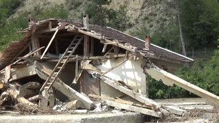 Sular 2 metreyi aştı! Canlarını son anda kurtardılar: Dışarı çıktığımızda yanımızdaki köprü patladı