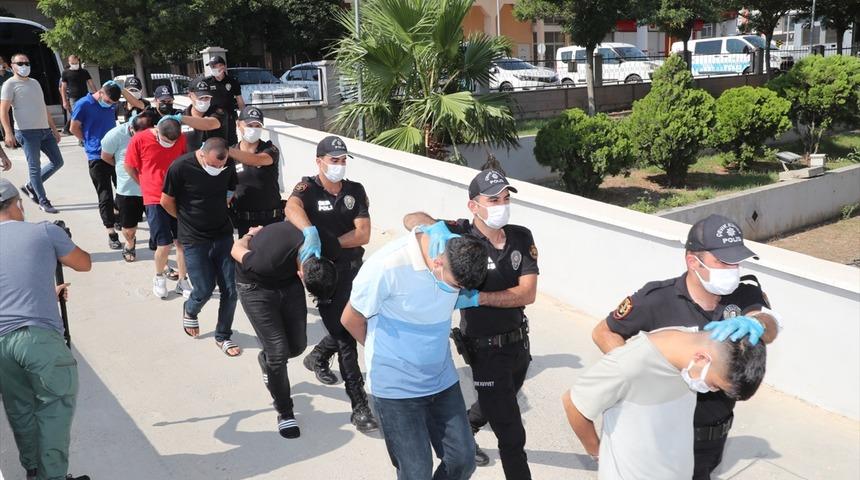 Mersin'de suç örgütlerine yönelik operasyonda yakalanan 12 şüpheliden 3'ü tutuklandı