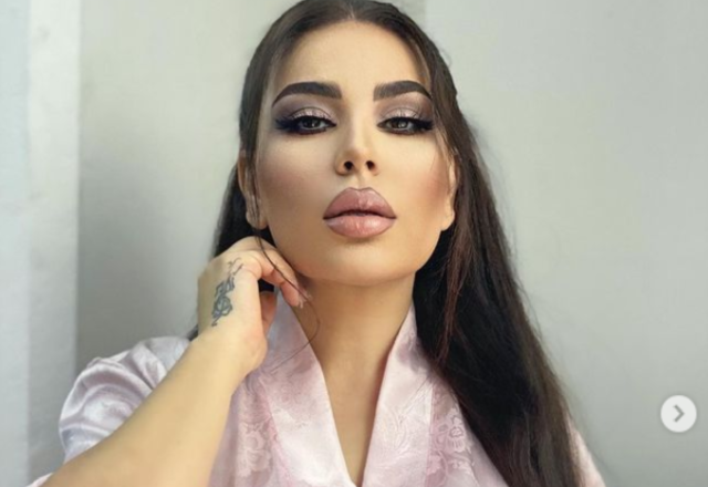 Ünlü şarkıcı Aryaba Sayeed, dünyanın konuştuğu o uçakla Taliban’dan kaçtı