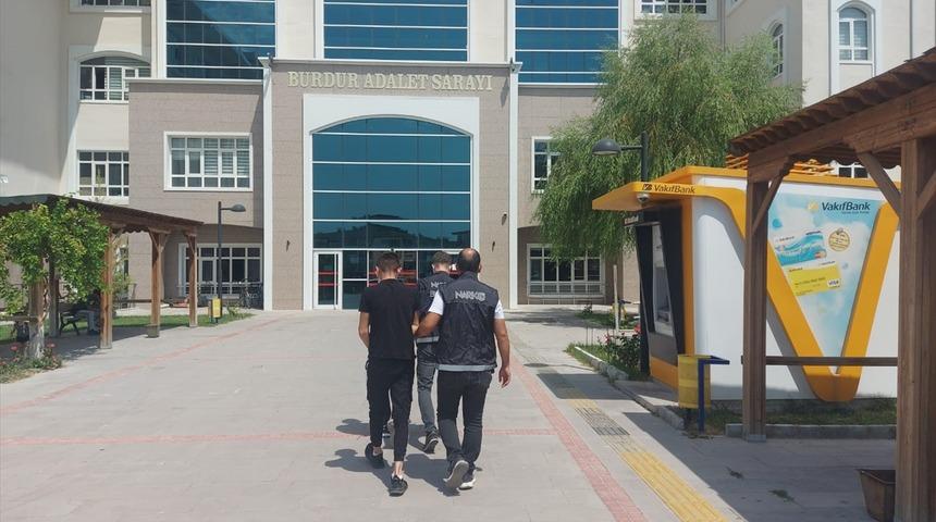 Burdur'da uyuşturucu ticareti yaptığı &ouml;ne s&uuml;r&uuml;len ş&uuml;pheli tutuklandı
