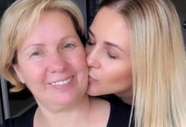 Emine Ün hastaneden kötü haberi verdi! Annesi yoğun bakımda