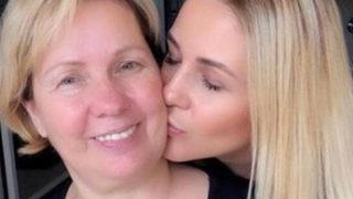 Emine Ün hastaneden kötü haberi verdi! Annesi yoğun bakımda