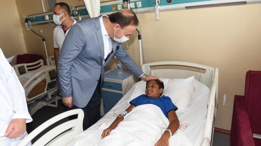 GÜNCELLEME 2 - Şanlıurfa'da öğrenci servisiyle iş makinesi çarpıştı: 13 yaralı