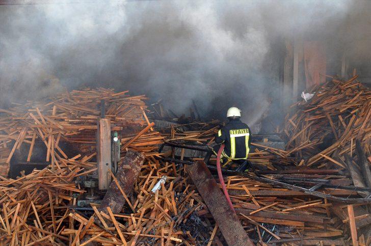 GÜNCELLEME - Karaman'da kereste deposunda çıkan yangın söndürüldü G1