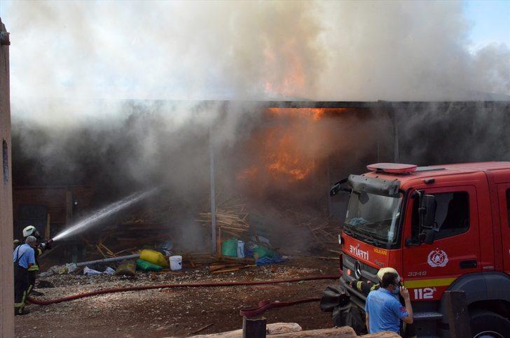 GÜNCELLEME - Karaman'da kereste deposunda çıkan yangın söndürüldü G2