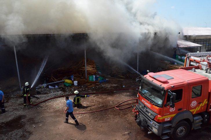 GÜNCELLEME - Karaman'da kereste deposunda çıkan yangın söndürüldü G3