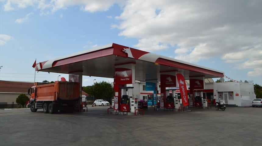 Kırklareli'nde akaryakıt istasyonuna düşen havai fişeği atan kişi aranıyor