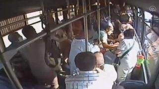 Otobüste korkutan anlar! Şoför, bebeğin hayatını kurtardı
