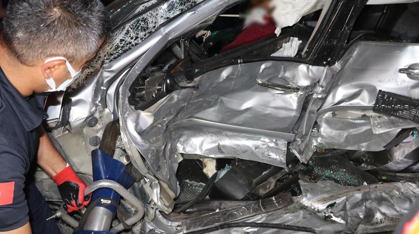 Adana'da feci kaza! Otomobil ile minibüs çarpıştı: 1 ölü, 3 yaralı