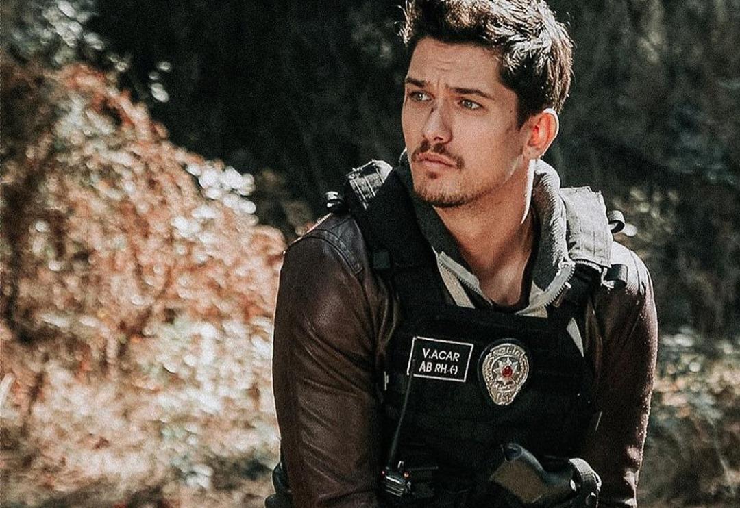 Boğa&ccedil; Aksoy annesiyle pozunu paylaşıp g&uuml;zel haberi verdi