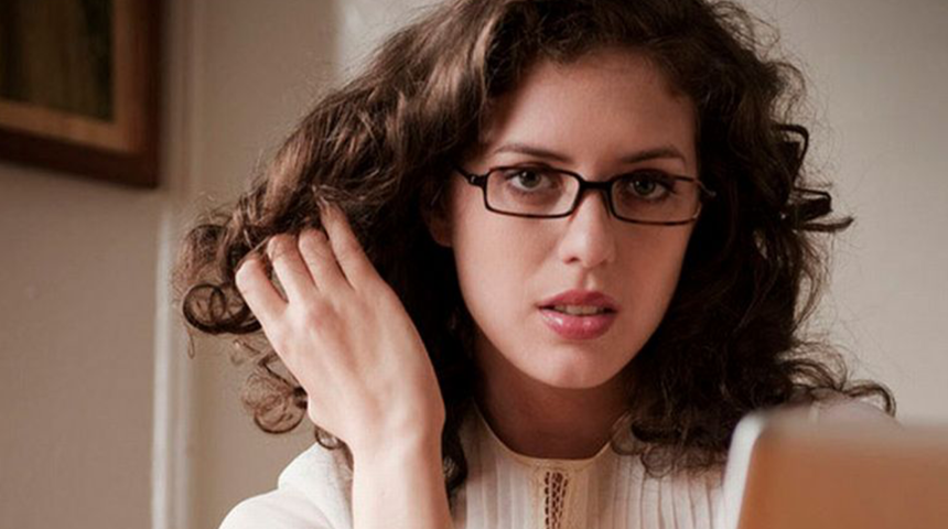 Böyle terapi görülmedi! Danışanları istediği için soyunan Sarah White’ın çıplak terapi seansı sosyal medyada gündem yarattı