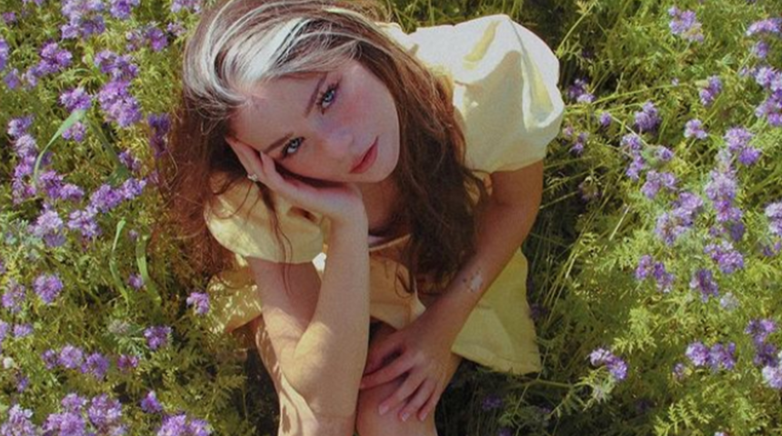 Saçlarının önü beyazladığı için ‘büyükanne’ diyerek eleştirilen Nadie Breaty, sert cevap verdi