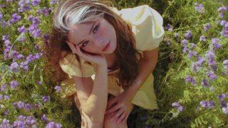 Saçlarının önü beyazladığı için ‘büyükanne’ diyerek eleştirilen Nadie Breaty, sert cevap verdi