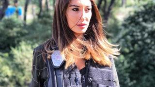 Arka Sokaklar'ın Bahar'ı Merve Oflaz otel odasında derin yırtmaçlı elbisesiyle poz verdi