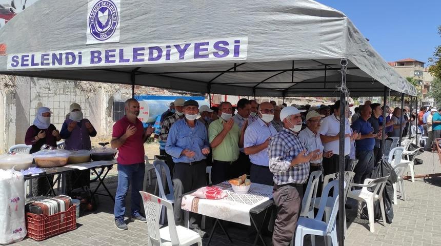 Beklenen yağmur gelmeyince ilçenin çoğu dua etmeye çıktı