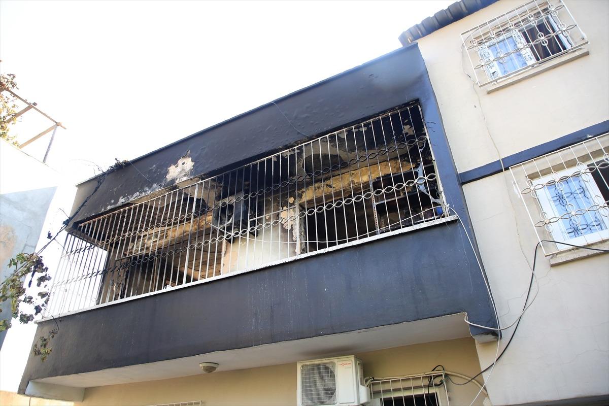 Mersin'de yangın &ccedil;ıkan evde hasar oluştu