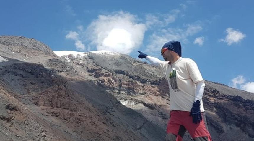 Belgeselden etkilendi zirveye Türk Bayrağı dikti: Anlatılmaz yaşanır!