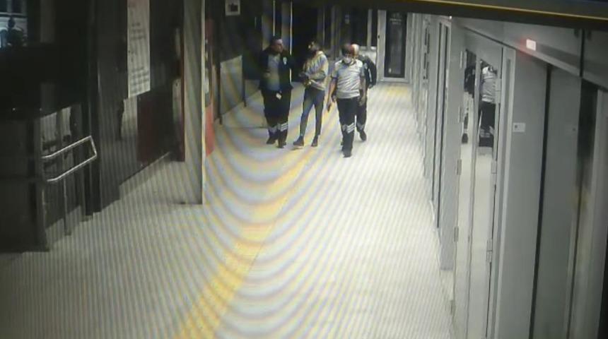 İstanbul metrosunda intihar ihbarına giden polis, hırsızı suçüstü yakaladı