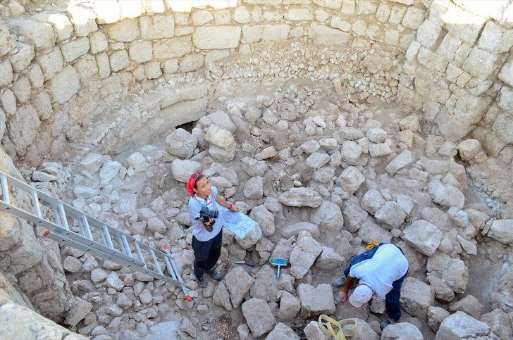 Soli Pompeipolis Antik Kenti kazılarında gök bilimci ve şair Aratos'un anıt mezarının geçidine ulaşıldı G4