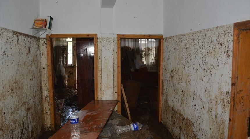 Kastamonu'daki selden kurtulan Behice Çubuk, yaşadıklarını anlattı: