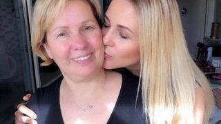 Emine Ün koronavirüs aşısı iddialarına yanıt verdi! Annesinin durumu çok ağır