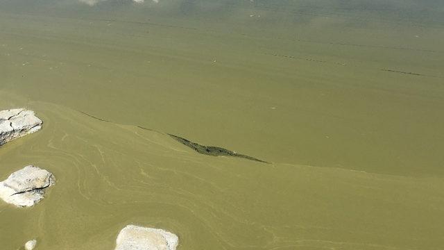 Doğal güzelliğiyle dikkat çeken Burdur Gölü'nde korkutan görüntü! Ördekler bile terk etti