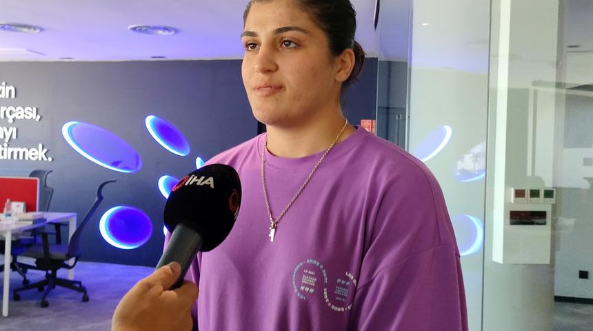 Busenaz Sürmeneli: Profesyonel boksa geçmek istiyorum