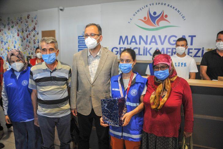 Gençlik ve Spor Bakanı Kasapoğlu, Manavgat'ta yanan alanlarda incelemelerde bulundu G1