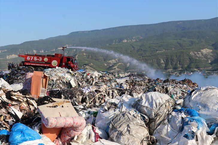 Karabük'te katı atık depolama sahasında çıkan yangına müdahale ediliyor G4
