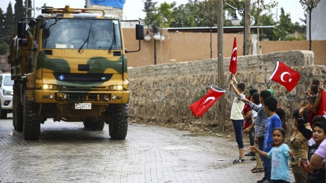 Sınırda askere sevgi seli! B&ouml;yle karşılandılar