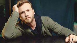 Aras Bulut İynemli'nin asıl mesleği şaşırttı! Sevilen oyuncu bakın hangi okuldan mezun olmuş...