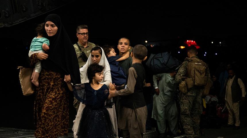 Pentagon'dan tahliye açıklaması! 18 havacılık şirketiyle destek verecekler