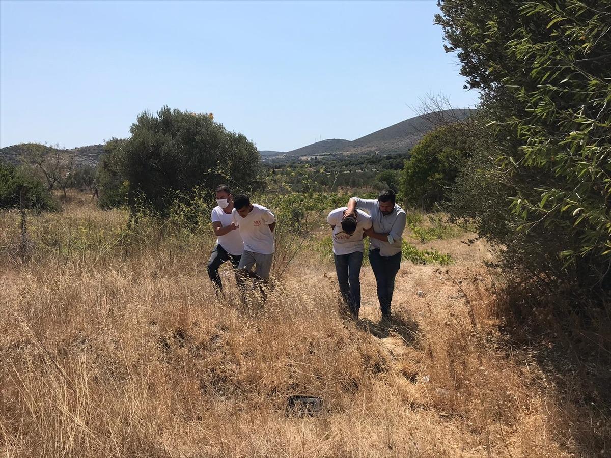 G&Uuml;NCELLEME - İzmir'de eğlence merkezinin &ouml;n&uuml;ndeki bı&ccedil;aklı kavgada 1 kişi &ouml;ld&uuml;