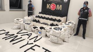 Son Dakika: Van'da bir iş yerinde 1300 tabanca ele geçirildi