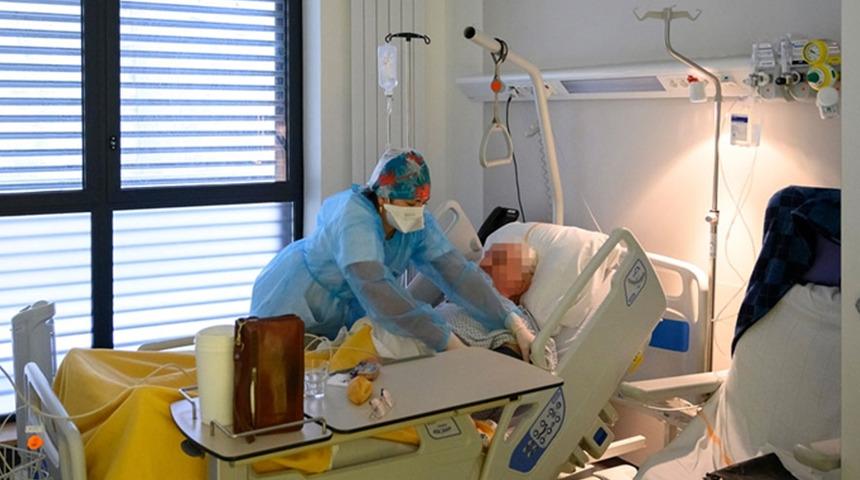 Fransa'da son 24 saatte 17 bin 300 Kovid-19 vakası tespit edildi