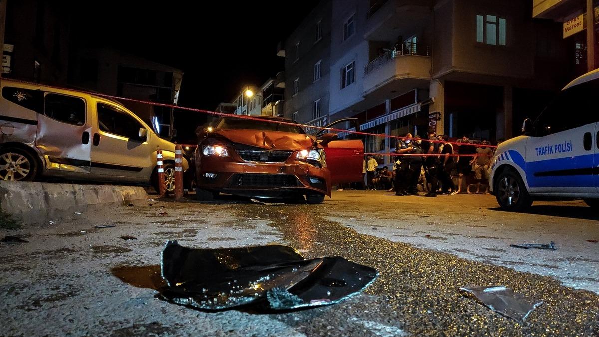 Bursa'da kaza yapan 2 aracın &ccedil;arptığı kişi &ouml;ld&uuml;