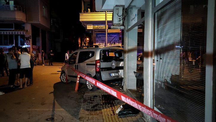 Bursa'da kaza yapan 2 aracın çarptığı kişi öldü G3