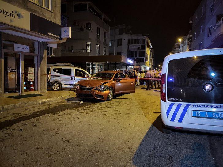 Bursa'da kaza yapan 2 aracın çarptığı kişi öldü G5